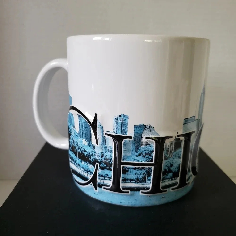 2010  America Ware Chicago Skyline Blue/White Coffee mug.